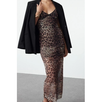 Moda Stil Fitted V Yaka Midi Boy Vücuda Oturan Leopar Desenli Tül Dokuma Elbise