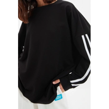 Tarz Oversize Bisiklet Yaka Düşük Kol Uzun Şerit Detaylı Geniş Kalıp İnce Örme Sweatshirt