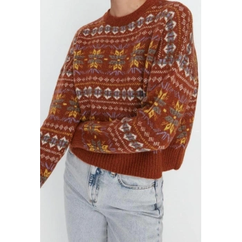 Stil Modern Kadın Regular Standart Kol Bisiklet Yaka Geniş Kalıp Yumuşak Dokulu Desenli Triko Kazak