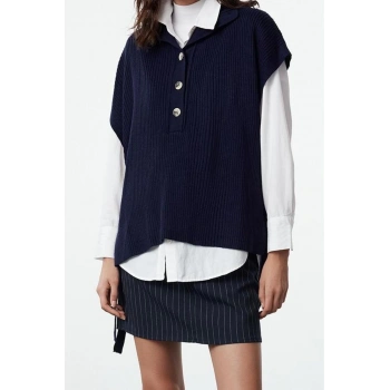 Stil Modern Kadın Regular Standart Kol Dik Yaka Yandan Bağlama Detaylı Yaka Düğmeli Triko Süveter