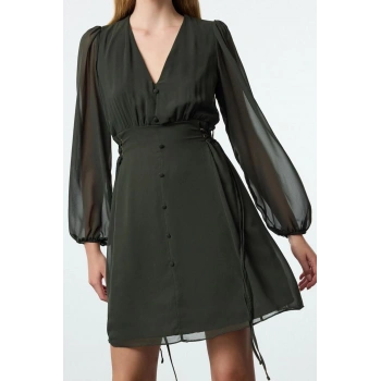 Moda Stil Regular V Yaka Mini Boy Kuşgözü Detaylı Düğmeli Astarlı Şifon Dokuma Elbise