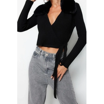 Kadın Regular Standart Kol V Yaka Crop Suni Kürk Detaylı Triko Kazak