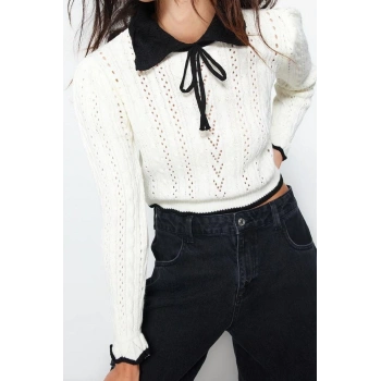 Stil Modern Kadın Crop Standart Kol Polo Yaka Ajurlu Delikli Kurdeleli Detaylı Triko Kazak