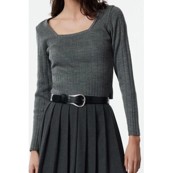 Stil Modern Kadın Crop Standart Kol Kare Yaka Triko Kazak