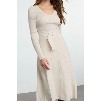 Moda Stil Regular V Yaka Midi Boy Triko Kemerli Volanlı Elbise