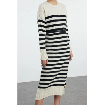 Moda Stil Regular Bisiklet Yaka Midi Boy Çizgili Triko Yumuşak Dokulu Elbise