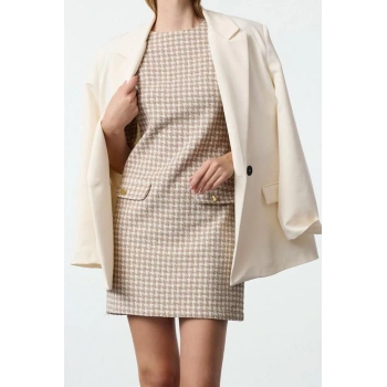 Moda Stil Regular Bisiklet Yaka Mini Boy Kazayağı Düz Kesim Düğme Detaylı Tüvit Dokuma Elbise