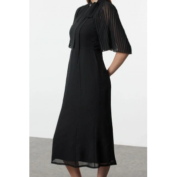 Moda Regular Dik Yaka Midi Boy Pilise Kollu Yakası Bağlamalı Astarlı Şifon Dokuma Kışlık Elbise