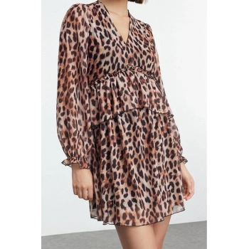 Moda Relaxed V Yaka Mini Boy Leopar Baskılı Fırfır Detaylı A Line Çan Kesim Balon Kol Örme Elbise
