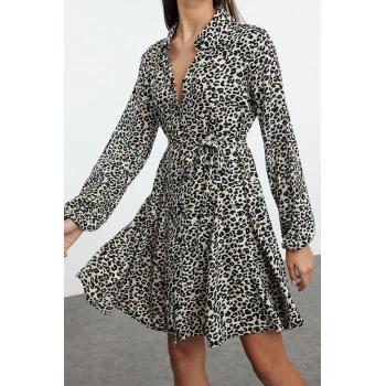 Moda Stil Regular Gömlek Yaka Mini Boy Kuşaklı Desenli Skater Belden Açılan Viskon Dokuma Elbise