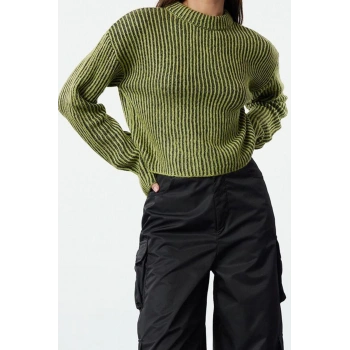 Stil Modern Kadın Crop Standart Kol Bisiklet Yaka Yeşil Yumuşak Dokulu Triko Kazak