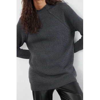 Stil Modern Kadın Uzun Standart Kol Dik Yaka Geniş Kalıp Triko Kazak