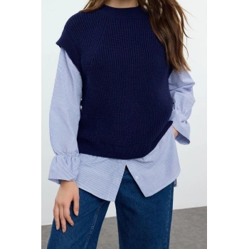 Stil Modern Kadın Regular Standart Kol Dik Yaka Yumuşak Dokulu Garni Detaylı Triko Kazak