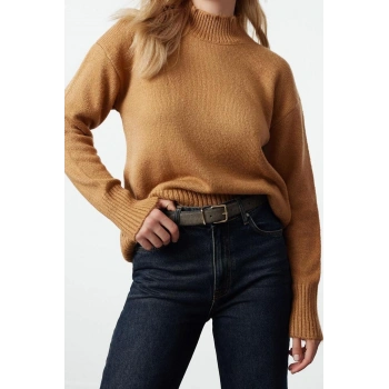 Stil Modern Kadın Regular Standart Kol Dik Yaka Yünlü Basic Triko Kazak