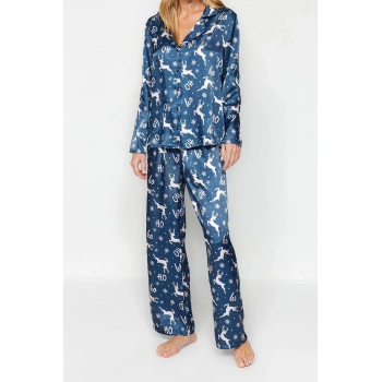 Tarz Rahat Uzun Kollu Boru Paça Lacivert- Yılbaşı Temalı Saten Gömlek-Pantolon Dokuma Pijama Takımı