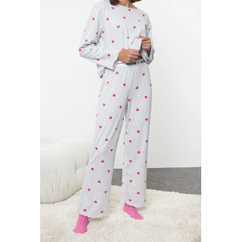 Tarz Rahat Uzun Kollu Geniş Paça Kalpli Baskılı Lastikli Örme Pijama Takımı