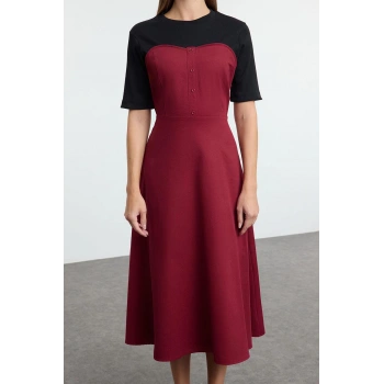 Moda Stil Regular Bisiklet Yaka Midi Boy Belden Açılan Düğme Detaylı Dokuma Elbise