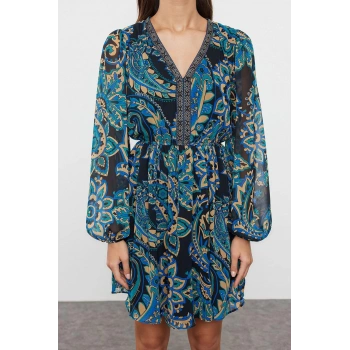 Moda Stil Regular V Yaka Mini Boy Çiçek Desenli Belden Açılan Gipeli Astarlı Dokuma Elbise