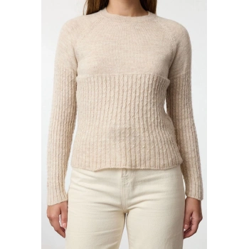 Stil Modern Kadın Regular Standart Kol Bisiklet Yaka Yumuşak Dokulu Örgü Detaylı Triko Kazak