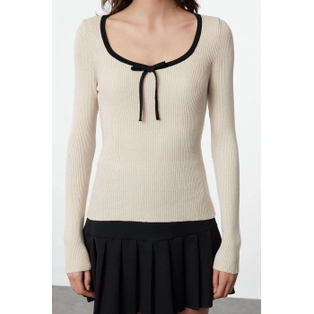 Stil Modern Kadın Regular Standart Kol Havuz Yaka Özel İplik Kurdeleli Detaylı Triko Kazak