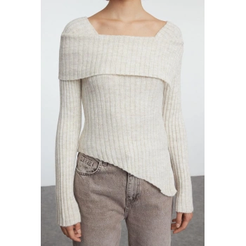 Stil Kadın Regular Standart Kol Carmen Yaka Yumuşak Dokulu Yaka Etek Ucu Asimetrik Triko Kazak