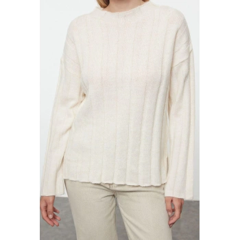 Stil Modern Kadın Regular Standart Kol Dik Yaka Yumuşak Dokulu Basic Triko Kazak