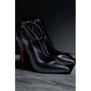 Siyah Deri Bilekten Tokalı Klasik Topuklu Stiletto Ayakkabı