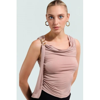 Aksesuar Detaylı Örme Bluz Rahatlık ve Şıklık Bir Arada Uzun Ömürlü Özel Tasarım