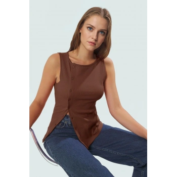 Asimetrik Kesim Düğmeli Örme Bluz Nefes Alan Pamuk Kumaş Zarifane Tasarım