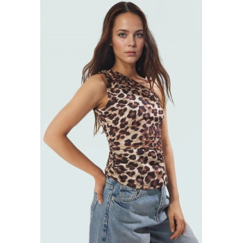 Asimetrik Yaka Kolsuz Bluz %88 Polyester %12 Elastan Çok Leopar Desen Premium Kalite