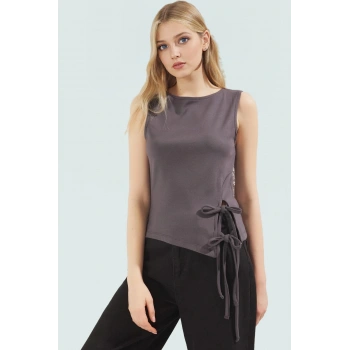 Bağcıklı Detaylı Kolsuz Viskoz Bluz Günlük Şıklık İçin Rahat Kalıp Dayanıklı Malzeme Trend Tasarım