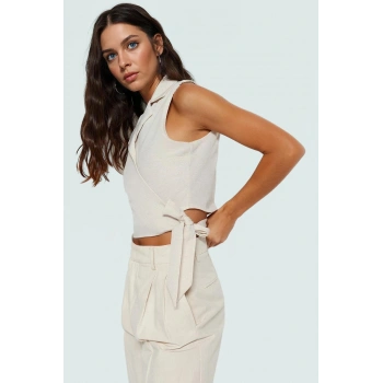 Bağlamalı Crop Bluz Dokuma Kumaştan Şık ve Rahat Bir Seçim Özel Tasarım Modern Stil