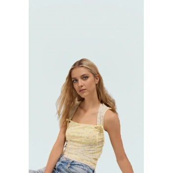 Basic Crop Bluz Örme Tül Kumaş Kare Yaka Günlük Stil Modern Konforlu Kesim Seçkin Malzeme