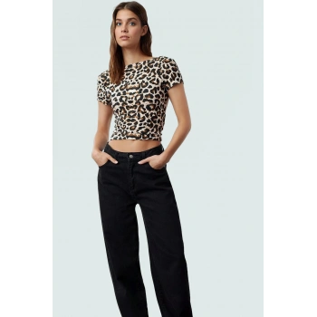 Çok Leopar Desenli Örme Fitted Crop Bluz Sırt Detaylı Rahat Yazlık Özel Tasarım