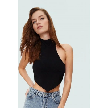 Dik Yaka Crop Bluz Örme Kumaştan Sırt Detaylı Yazlık Profesyonel Görünüm Şık