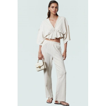 Dokuma Crinkle Bluz V Yaka Keten Karışımlı Yazlık Şıklık Rahat Kullanım Profesyonel Görünüm