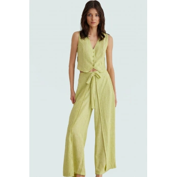 Dokuma Polyester Yazlık Takım Elbise Rahat Kesim Geniş Paça V Yaka Özel Tasarım Şık Görünüm