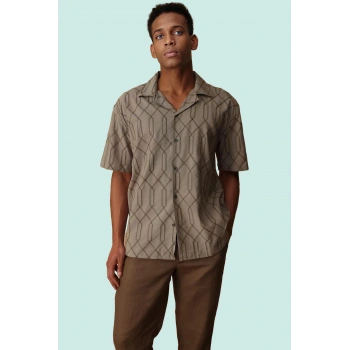 Erkek Nakışlı Apaş Yaka Kısa Kollu Gömlek Regular Fit Yaz Aylarının Vazgeçilmezi Günlük Kullanım