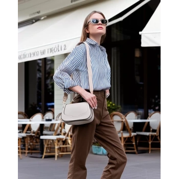 Fermuarlı Vegan Deri Omuz Çantası Düzenleyici Bölmeli Şık Tasarım Günlük Dayanıklı Malzeme