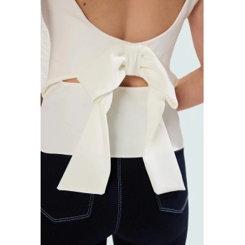 Fitted Askılı Bluz Sırt Fiyonk Detay Yazlık Finike Dokuma Özenle Seçilmiş Modern Stil