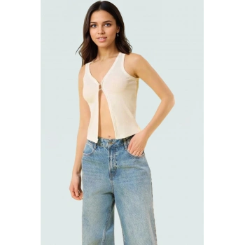 Fitted Crop Bluz Renk Poliviskon Kaşkorse V Yaka Yarım Pat Düğme Seçkin Malzeme