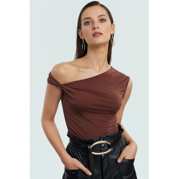 Fitted Kalıp Kolsuz Örme Bluz Asimetrik Yaka Tasarım Konforlu Kesim Dayanıklı Malzeme