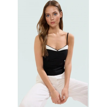 İnce Askılı Fitted Örme Bluz Yazlık Polyester Elastan Profesyonel Görünüm Konforlu Kesim