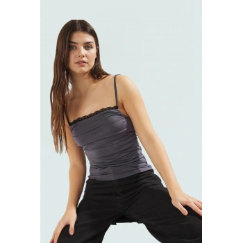 İnce Askılı Kare Yaka Polyester Bluz Micro Örme Kumaş Fitted Kalıp Günlük Şıklık