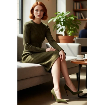 Kadın Akrilik Triko Midi Elbise Haki Rengi Kemer Detaylı Uzun Kollu Şık ve Konforlu Tasarım