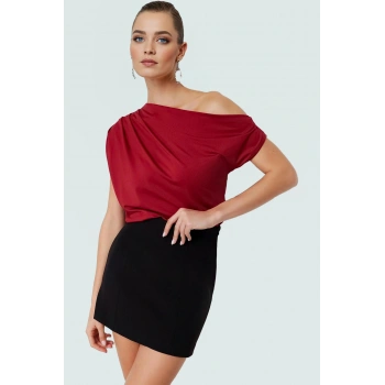 Kadın Asimetrik Yaka Kısa Kollu Örme Bluz Konforlu Kesim Zarifane Tasarım Profesyonel Görünüm