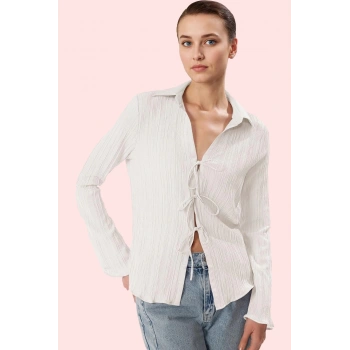 Kadın Basic Fitted Gömlek Renk Uzun Kollu Önden Bağlama Detayı ile Şık Yaz Aylarının Vazgeçilmezi