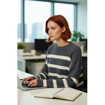 Kadın Basic Siluet Gri Çizgili Akrilik Materyal Crop Triko Kazak Uzun Kollu Günlük Şık Kaliteli