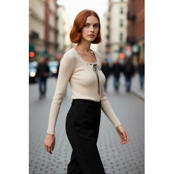 Kadın Bej Kare Yaka Fitted Kesim Uzun Kol Akrilik Triko Kazak İlkbahar Sonbahar Şıklığı Kaliteli