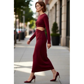 Kadın Bordo Bodycon Kesim Aksesuar ve Bel Cut Out Detaylı Uzun Kollu Maxi Elbise Şıklık Katıyor